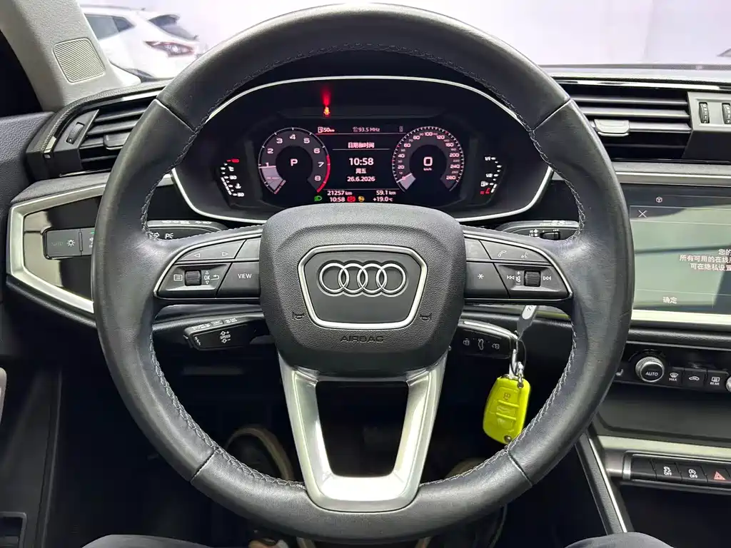 Audi Q3 2022 — фото 13