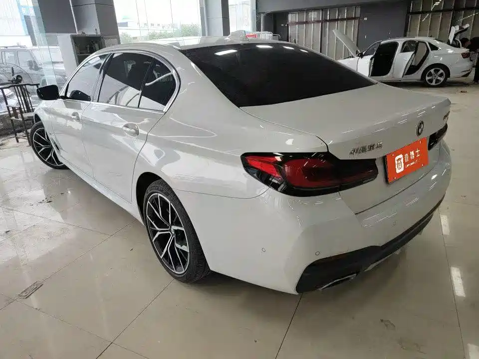 BMW 5 Series 2022 — фото 9