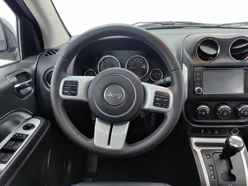 Jeep Compass 2014 — фото 11
