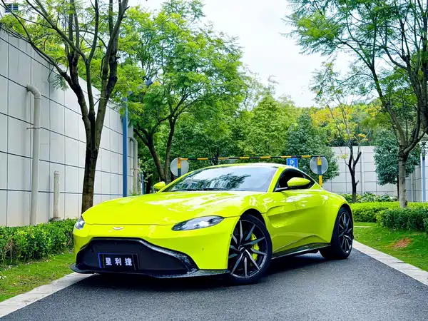 Aston Martin V8 Vantage 2019
