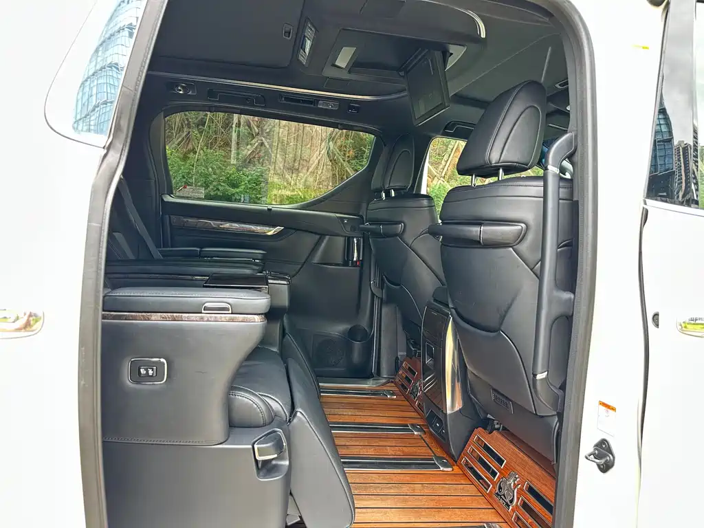 Toyota Alphard 2019 — фото 17