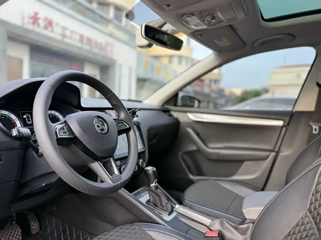 Skoda Octavia 2019 — фото 14