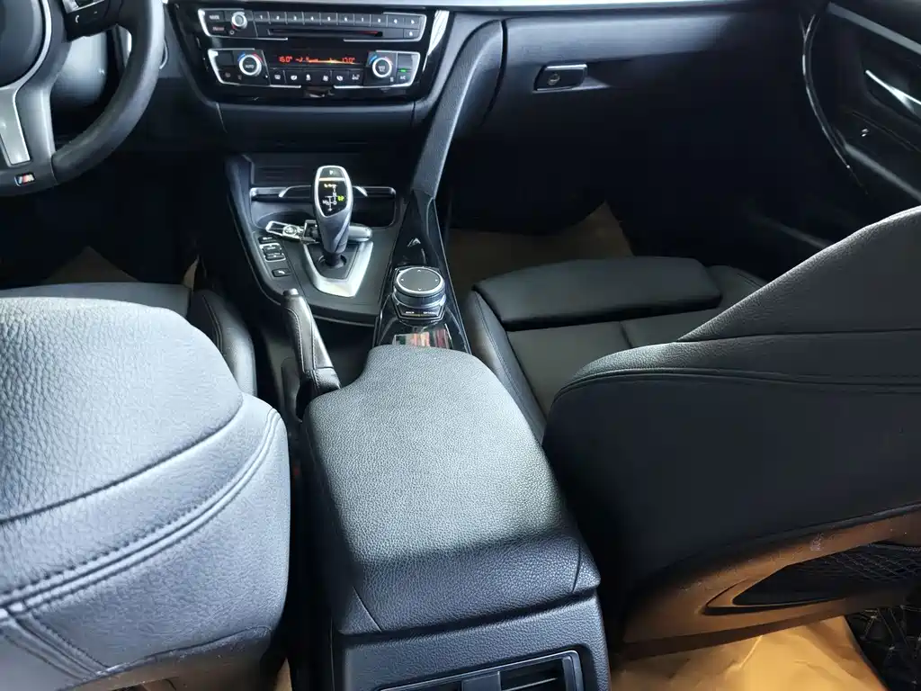 BMW 3 Series 2019 — фото 14