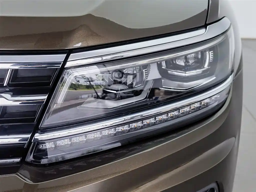 Volkswagen Tiguan L 2017 — фото 7