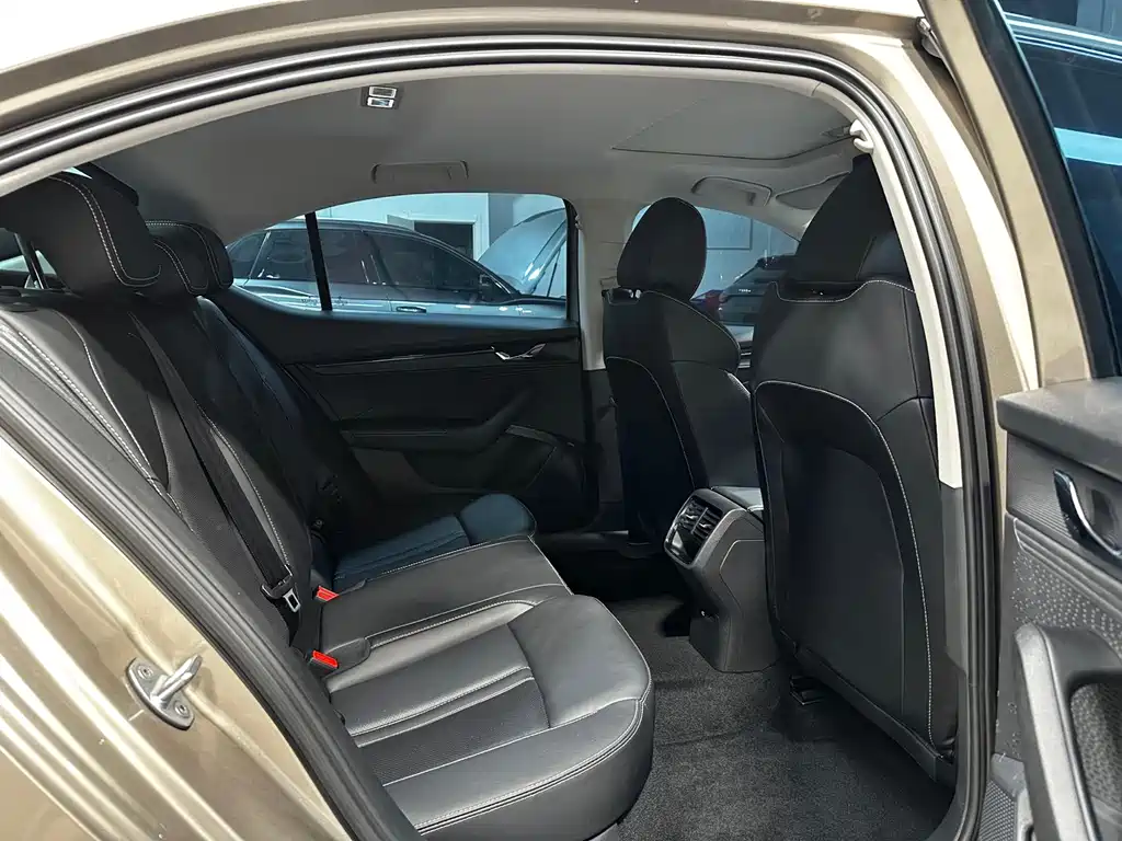 Skoda Octavia 2023 — фото 17