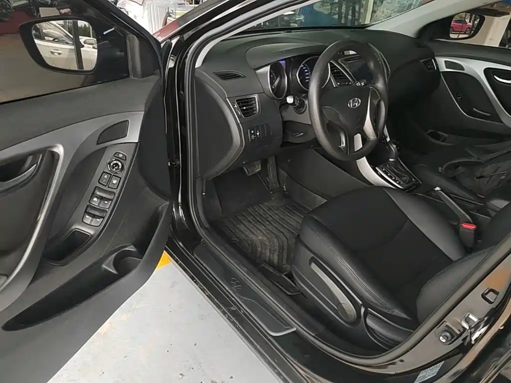 Hyundai Elantra 2015 — фото 16