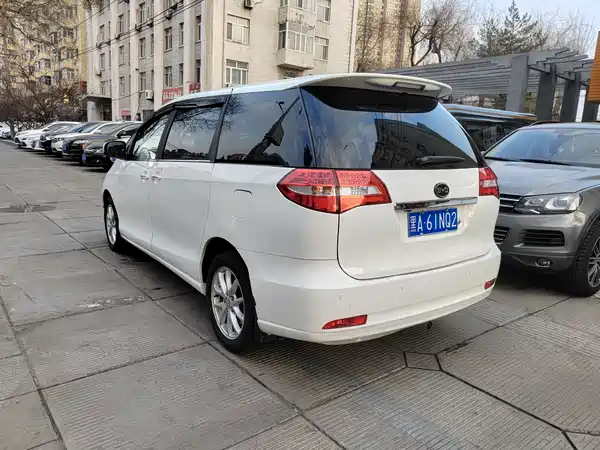 BYD M6 2015