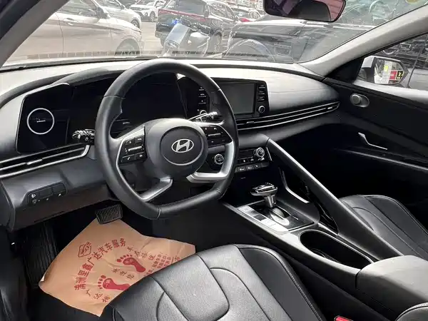Hyundai Elantra 2023