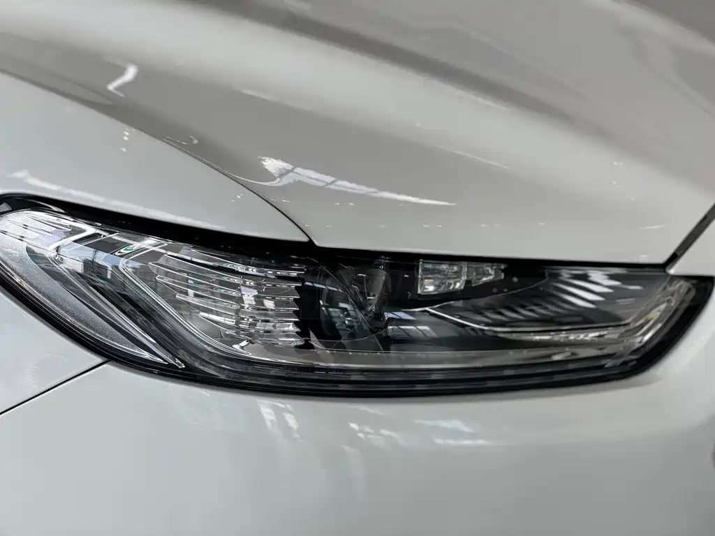 Ford Mondeo 2015 — фото 24