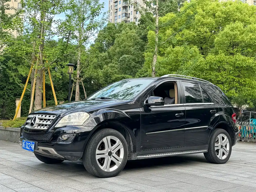Mercedes-Benz M-Class 2010 — фото 2