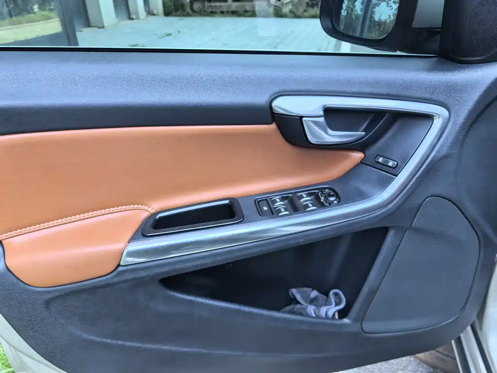 Volvo S60 2018 — фото 11