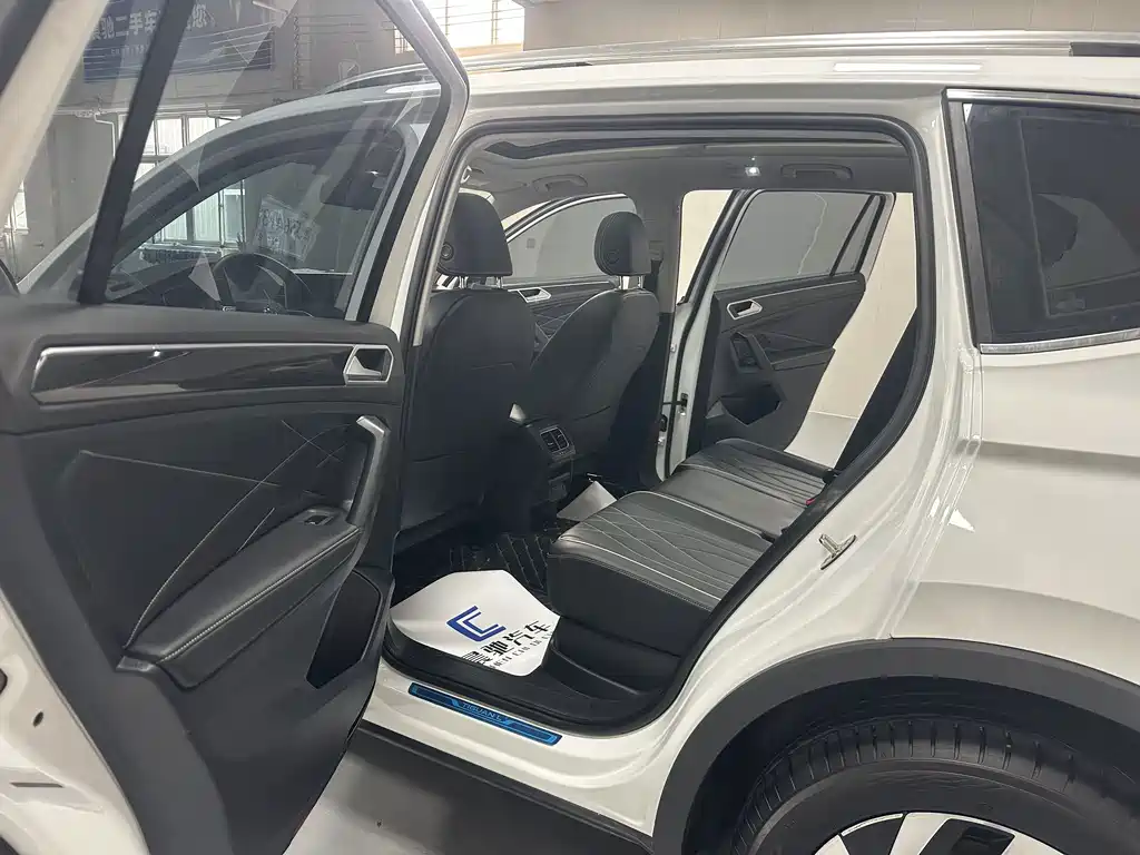 Volkswagen Tiguan L 2025 — фото 12