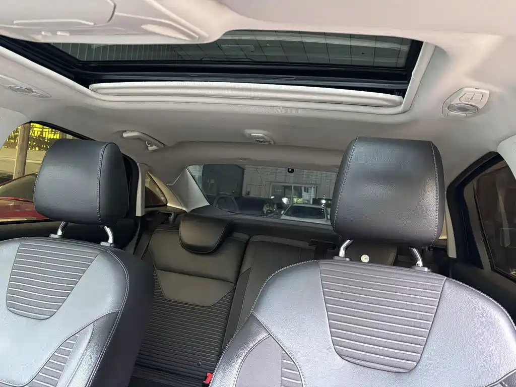 Ford Focus 2018 — фото 18