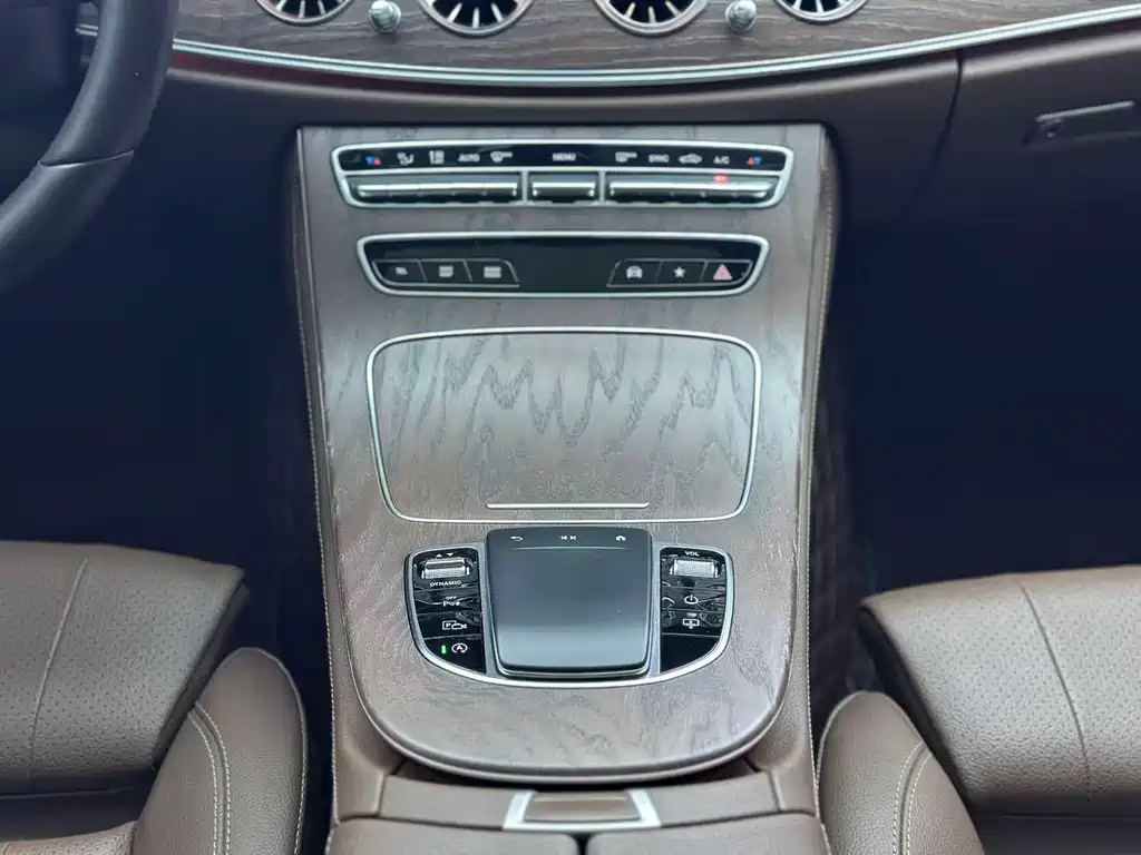 Mercedes-Benz E-Class 2022 — фото 15