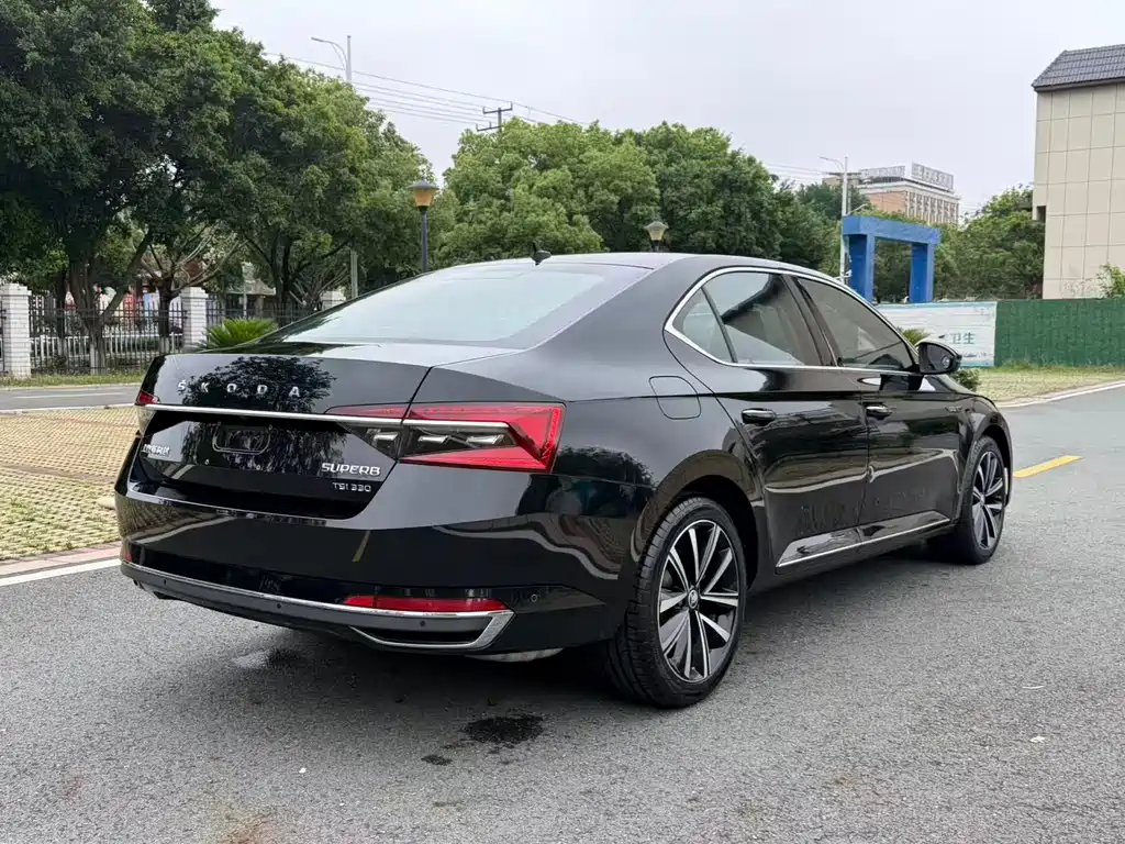 Skoda Superb 2020 — фото 11