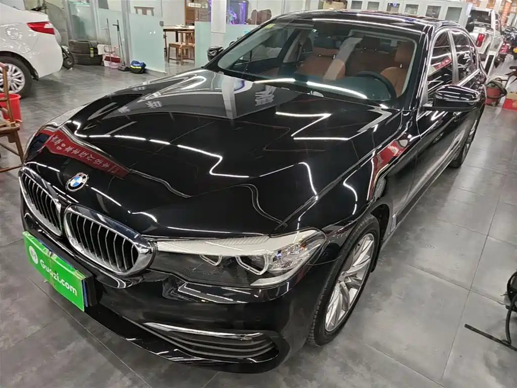 BMW 5 Series 2018 — фото 1