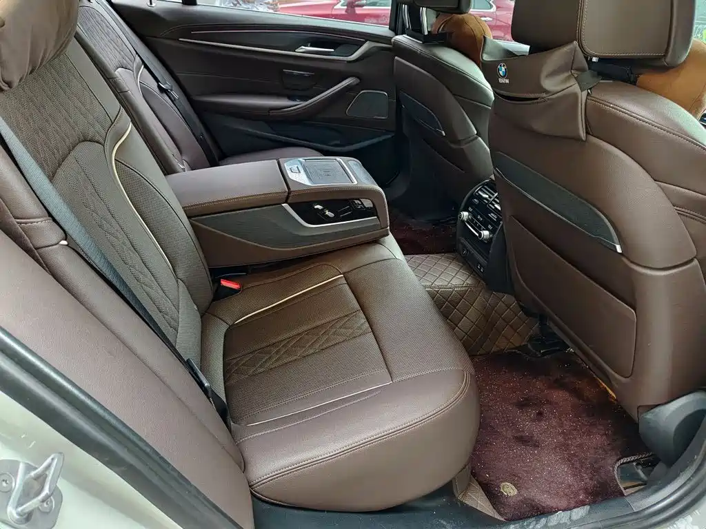 BMW 5 Series 2022 — фото 11