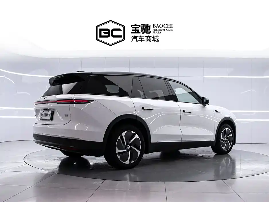 NIO ES8 2025