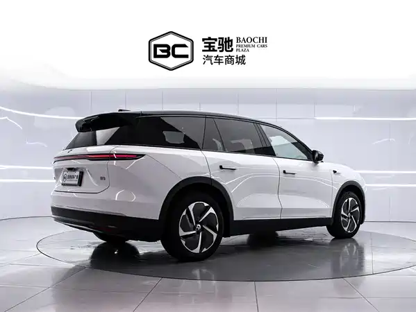 NIO ES8 2025