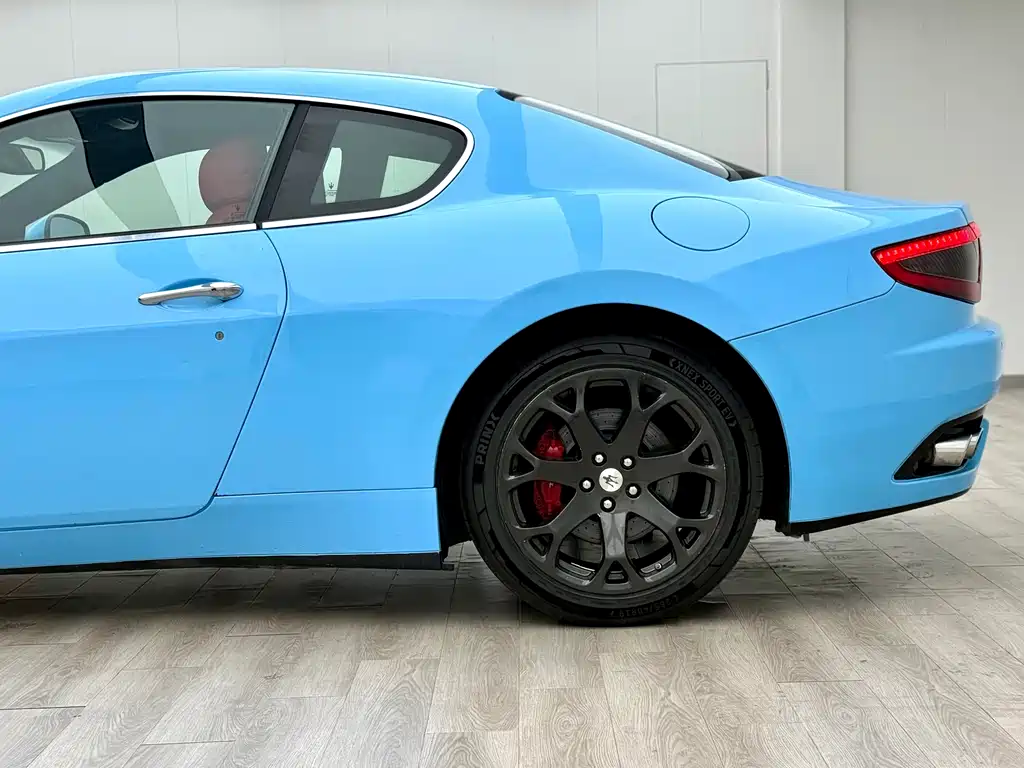 Maserati GranTurismo 2012 — фото 9