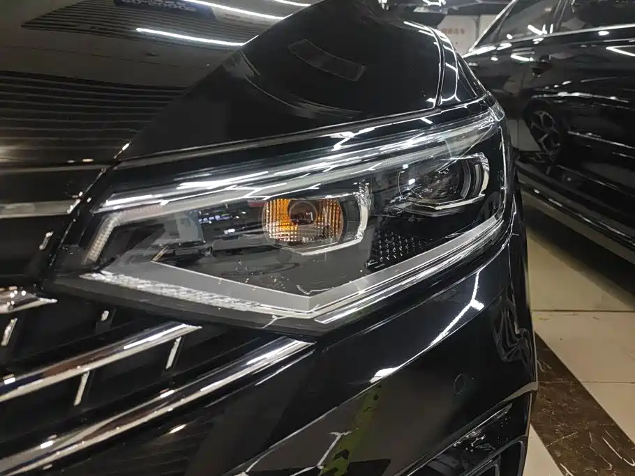 Volkswagen Magotan 2025