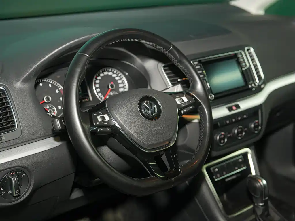 Volkswagen Sharan 2017 — фото 23
