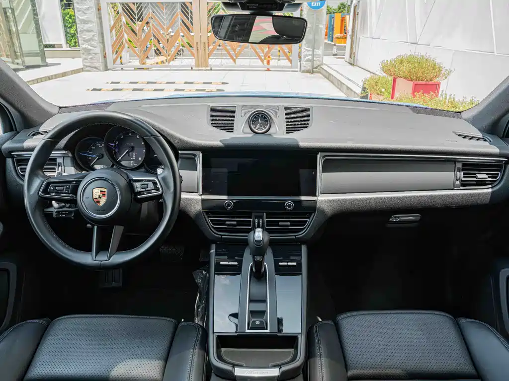 Porsche Macan 2023 — фото 16