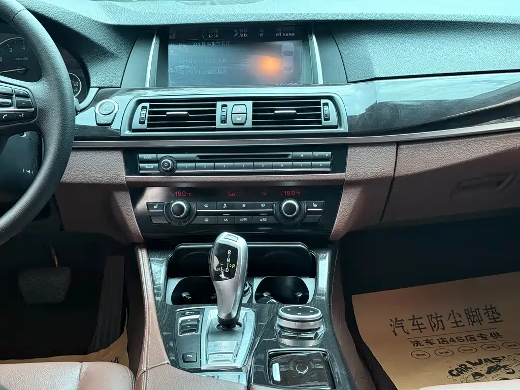 BMW 5 Series 2016 — фото 10