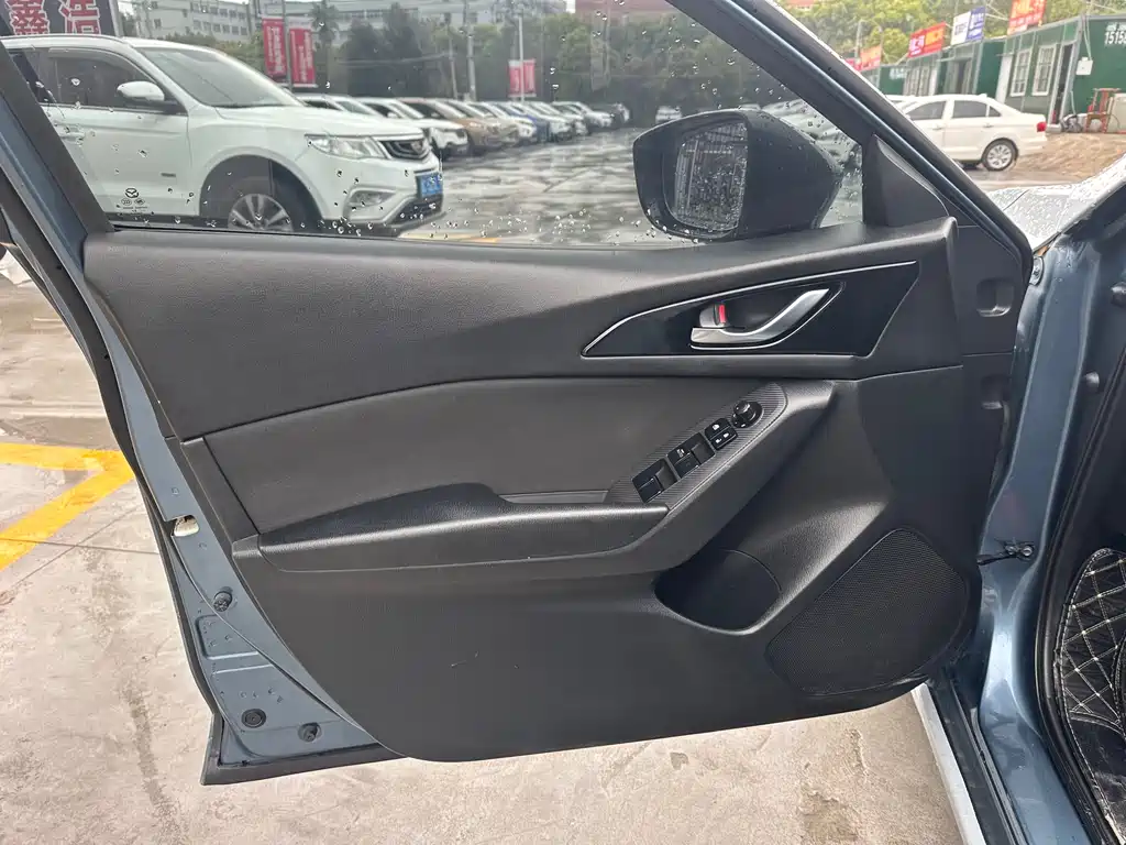 Mazda 3 Axela 2016 — фото 14