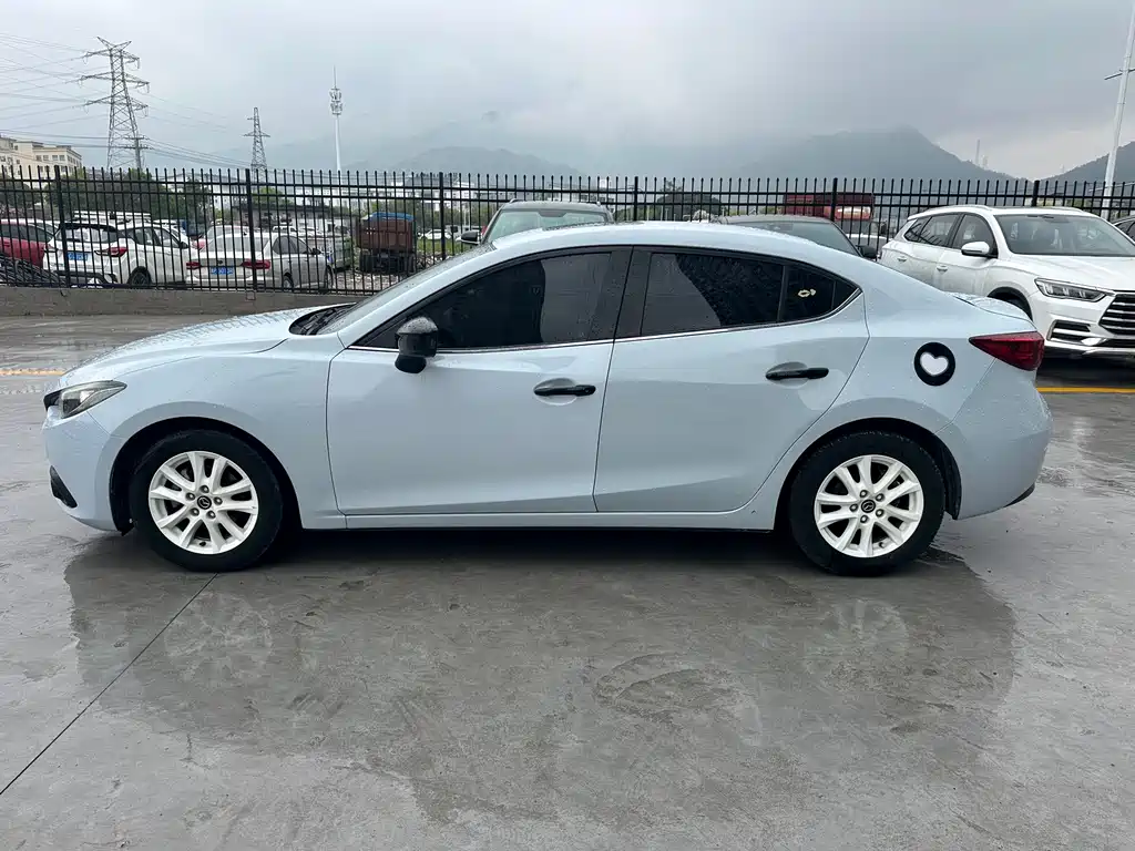 Mazda 3 Axela 2016 — фото 18