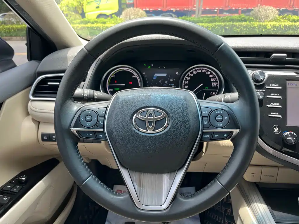 Toyota Camry 2018 — фото 20