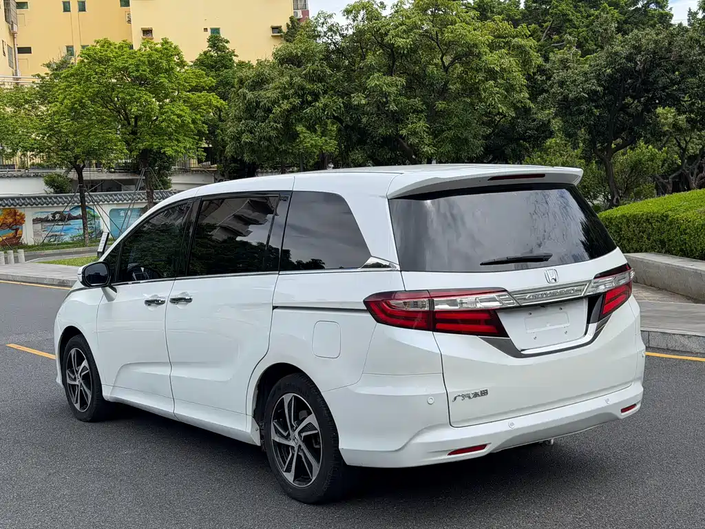 Honda Odyssey 2016 — фото 18