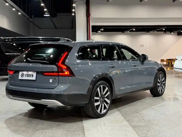 Volvo V90 2022
