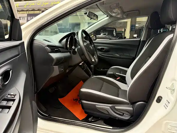 Toyota Yaris L 2023