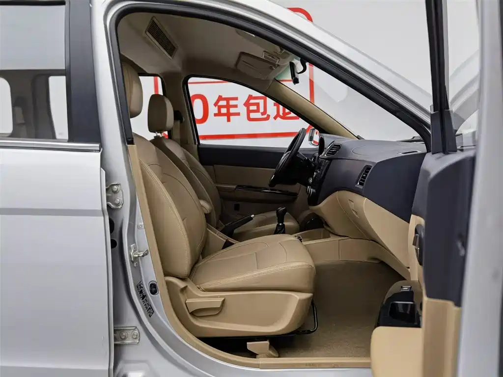 Wuling Hongguang 2013 — фото 23