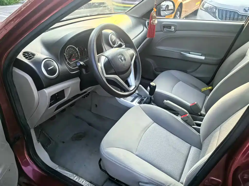 Changan Yuexiang V3 2016 — фото 10