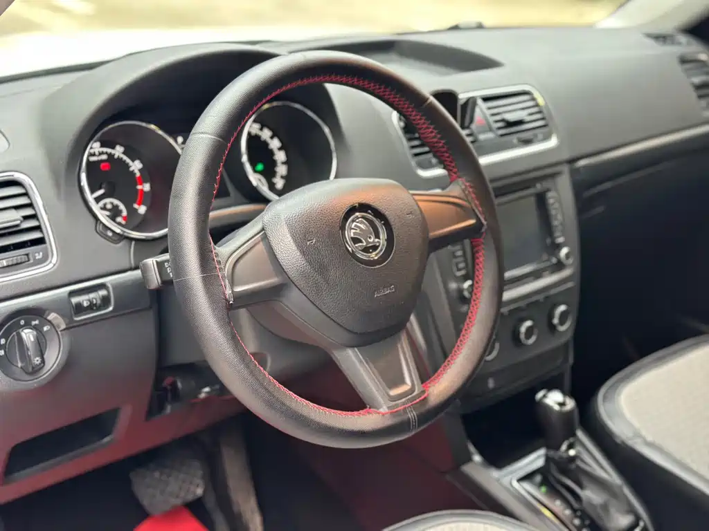 Skoda Yeti 2017 — фото 13
