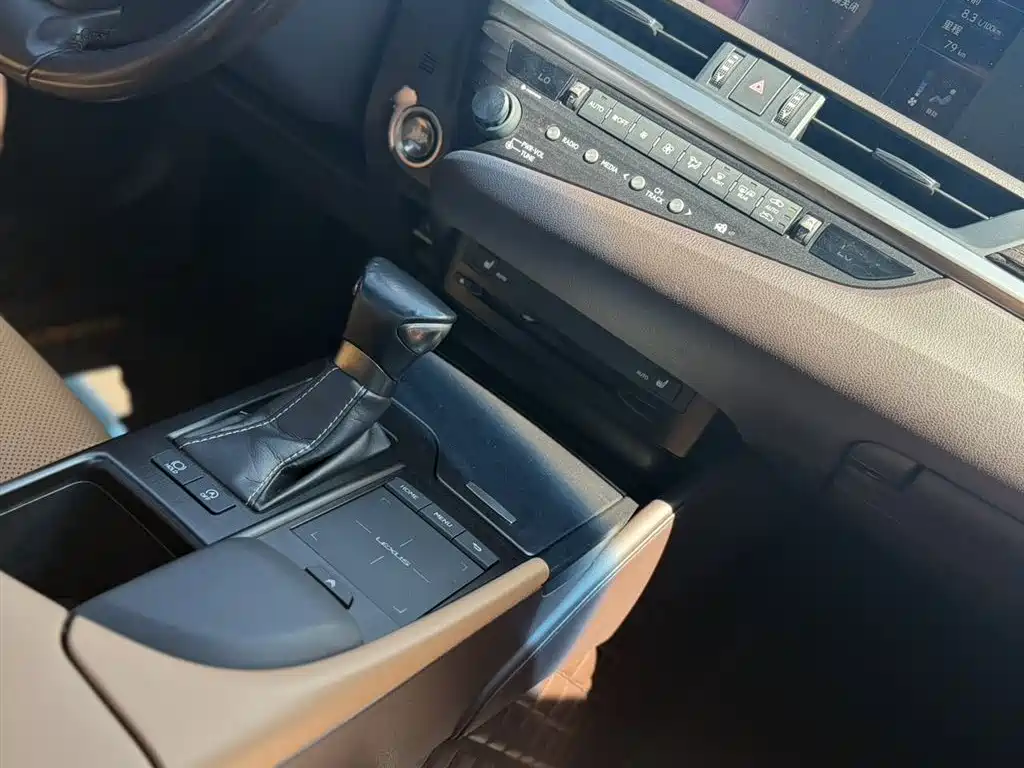 Lexus ES 2019