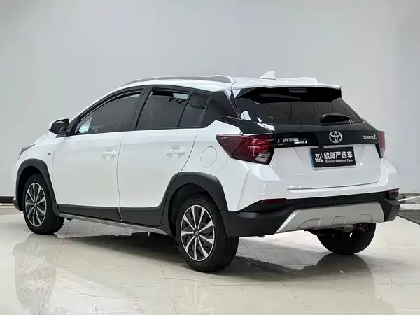 Toyota Yaris L 2022