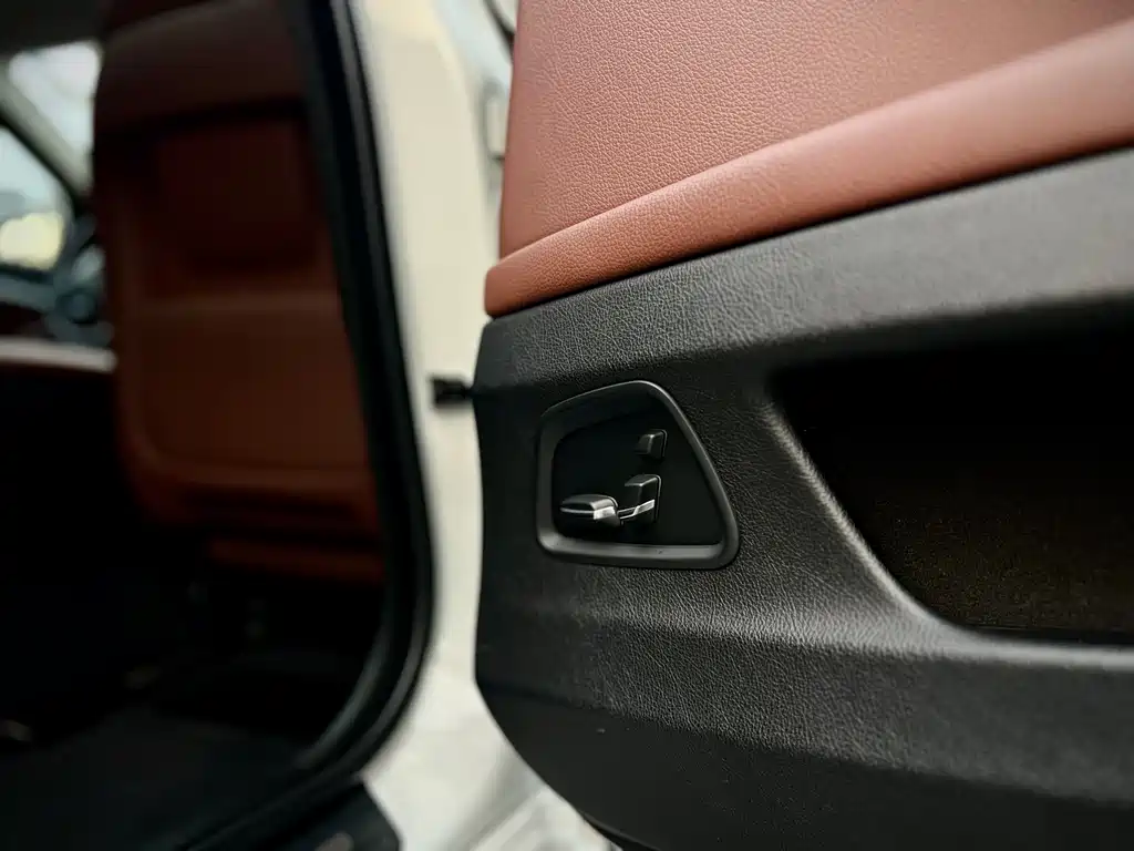 BMW 5 Series 2015 — фото 21