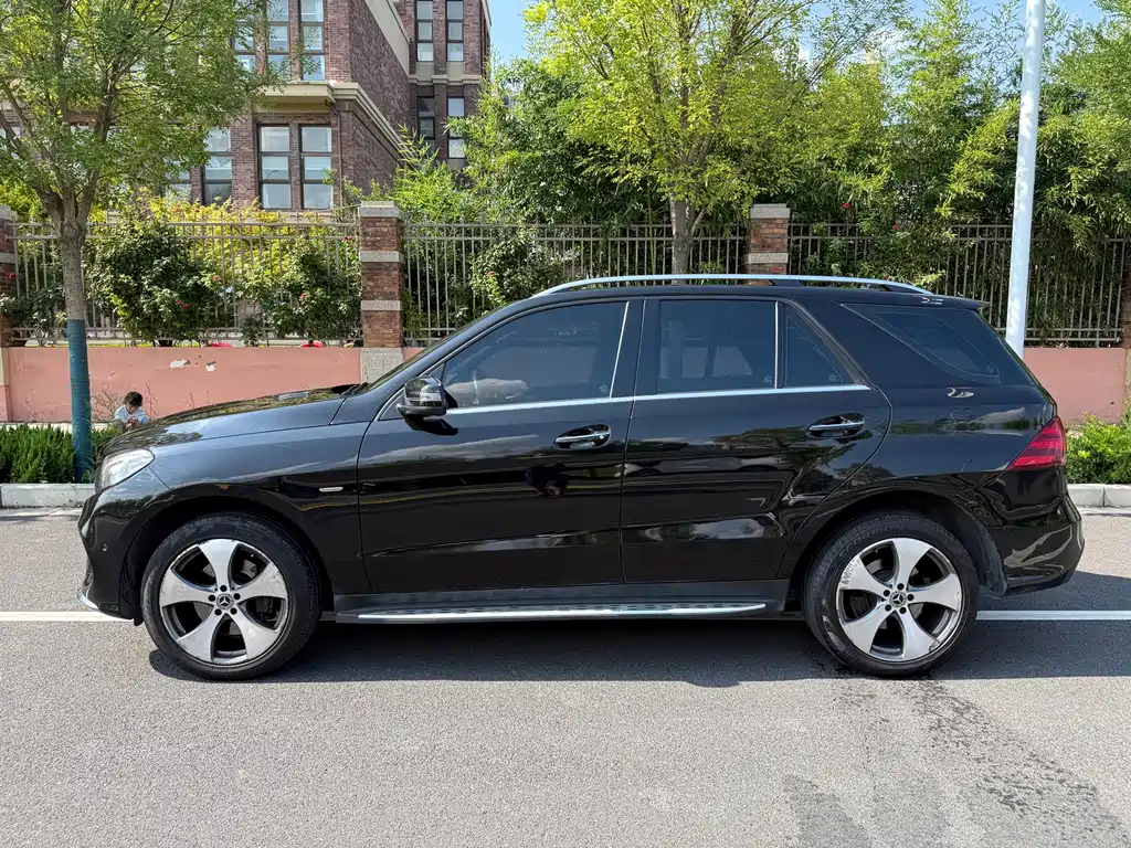 Mercedes-Benz GLE 2019 — фото 11