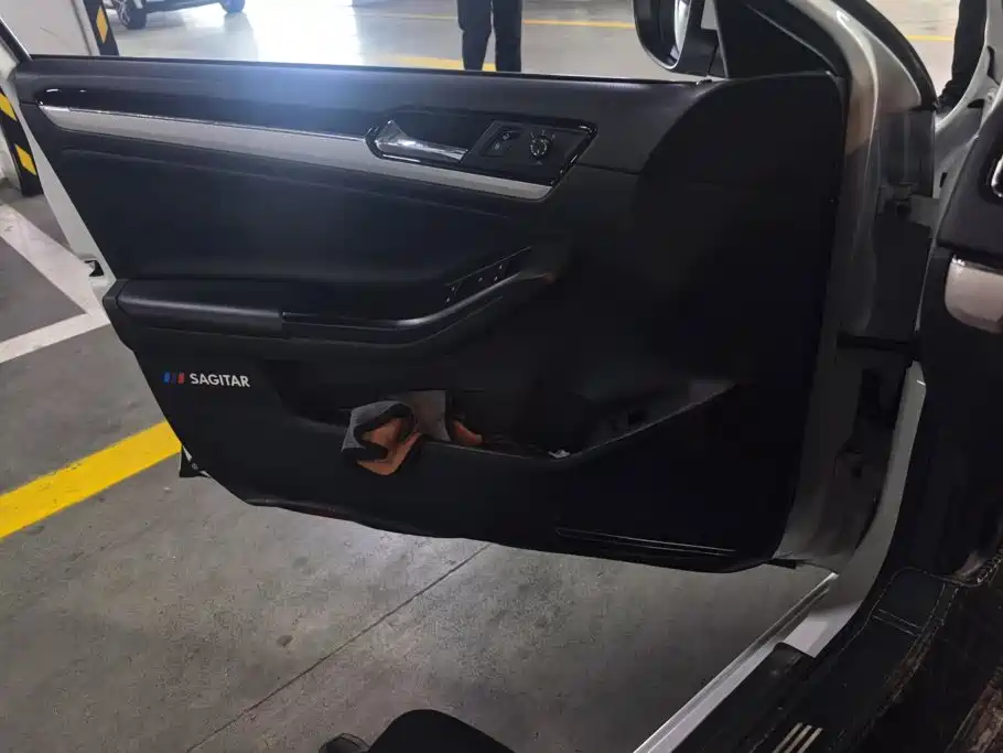 Volkswagen Sagitar 2016