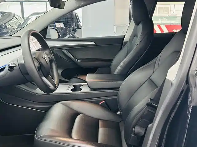 Tesla Model Y 2023 — фото 9