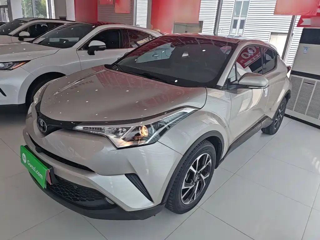 Toyota C-HR 2020 — фото 2