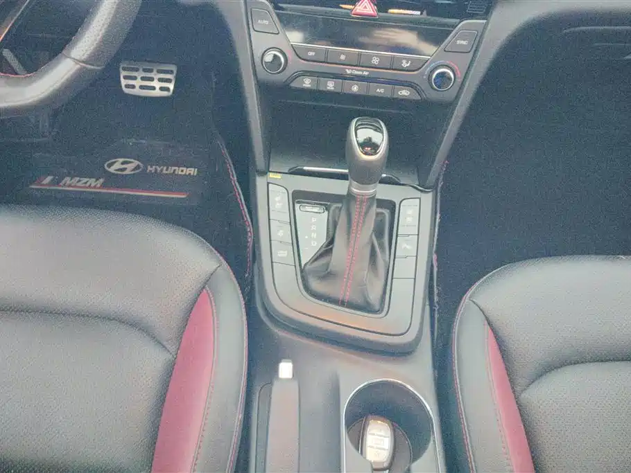 Hyundai Elantra 2016 — фото 16