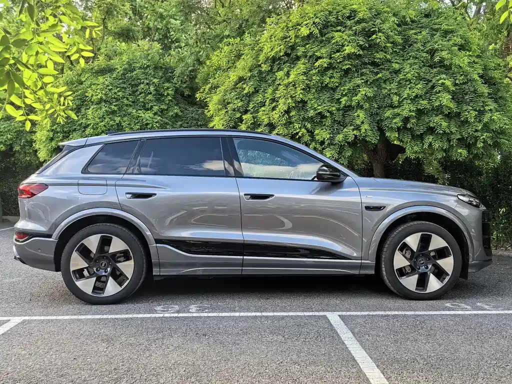 Audi Q6L e-tron 2025 — фото 9