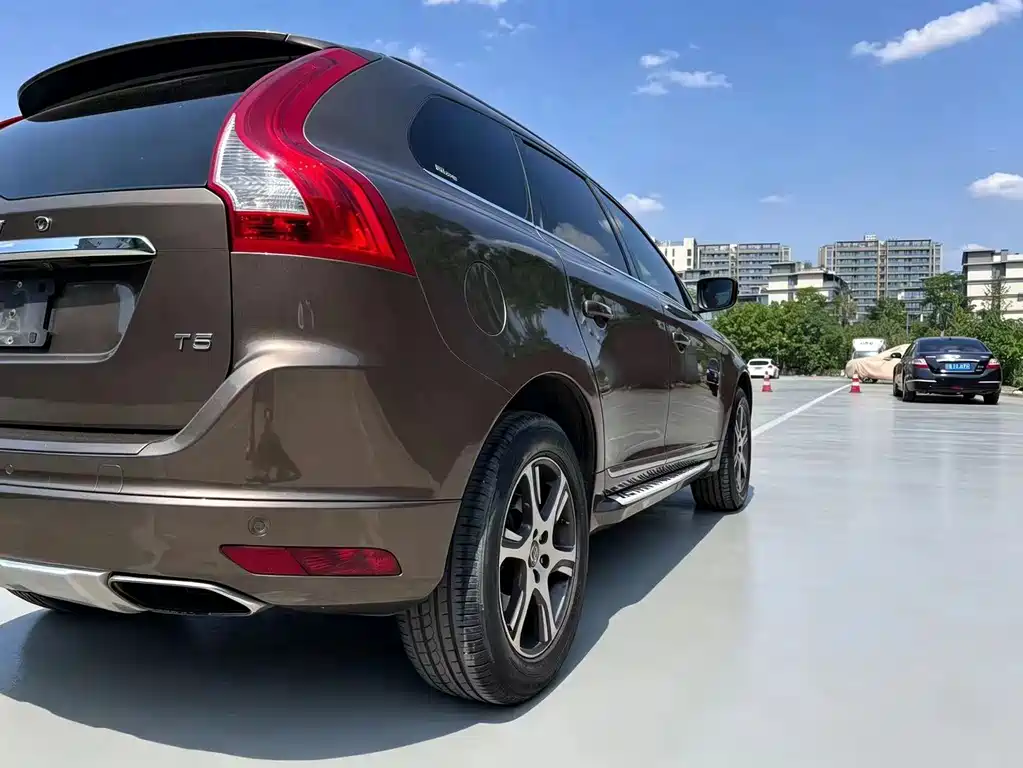 Volvo XC60 2014 — фото 8