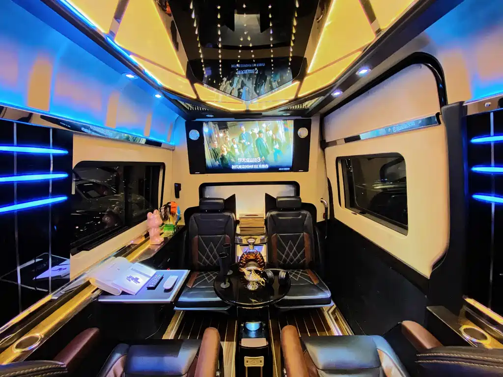Mercedes-Benz Sprinter 2019 — фото 28