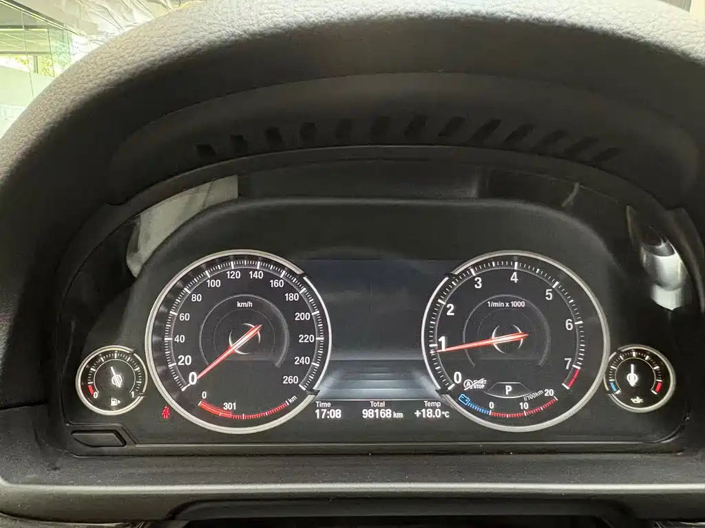 BMW 5 Series 2015 — фото 9