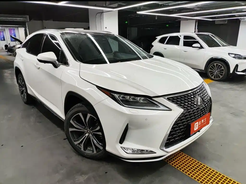Lexus RX 2022 — фото 1